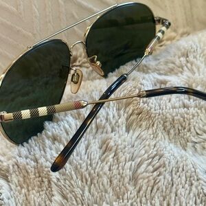 Burberry women aviator glasses.